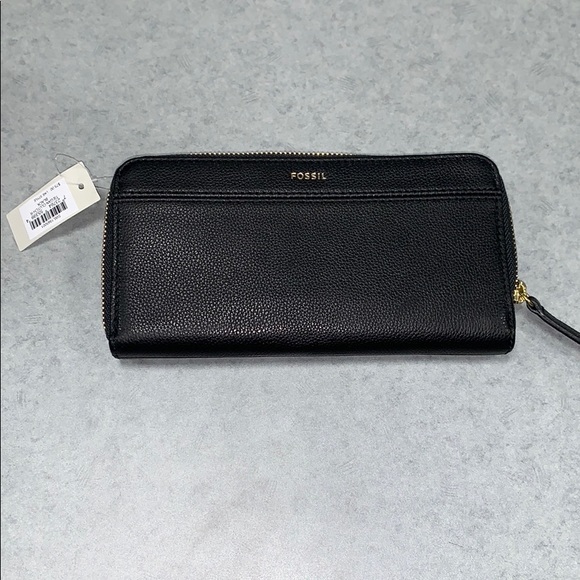 Fossil Handbags - NWT Fossil Leather wallet